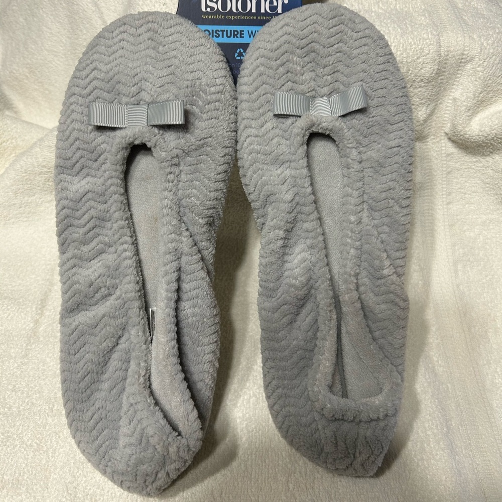 Isotoner House shoes Size XL (9.5 - 10.5)